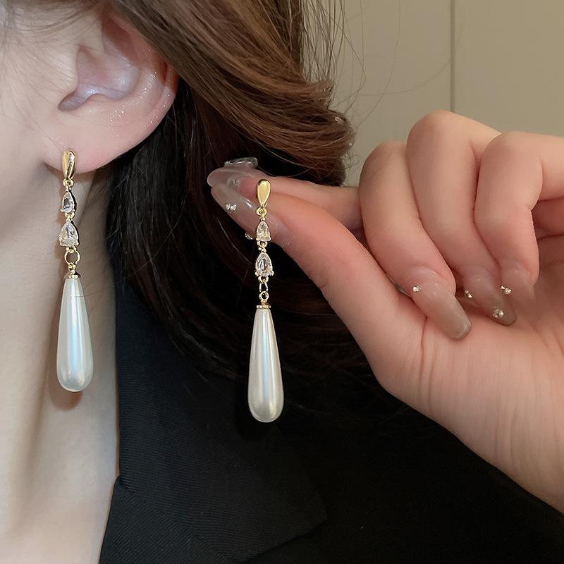 Women Shiny Rhinestone Pearl Geometric Earrings Light Luxury Elegant Temperament French Retro Palace Style Ear Jewelry For Women