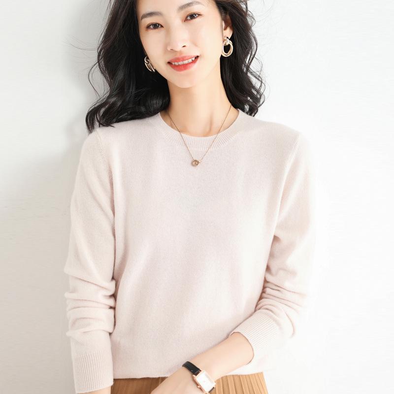 2025 Autumn/Winter Women's Plus Size Korean Style Loose Knit Sweater, Versatile Round Neck Base Layer.