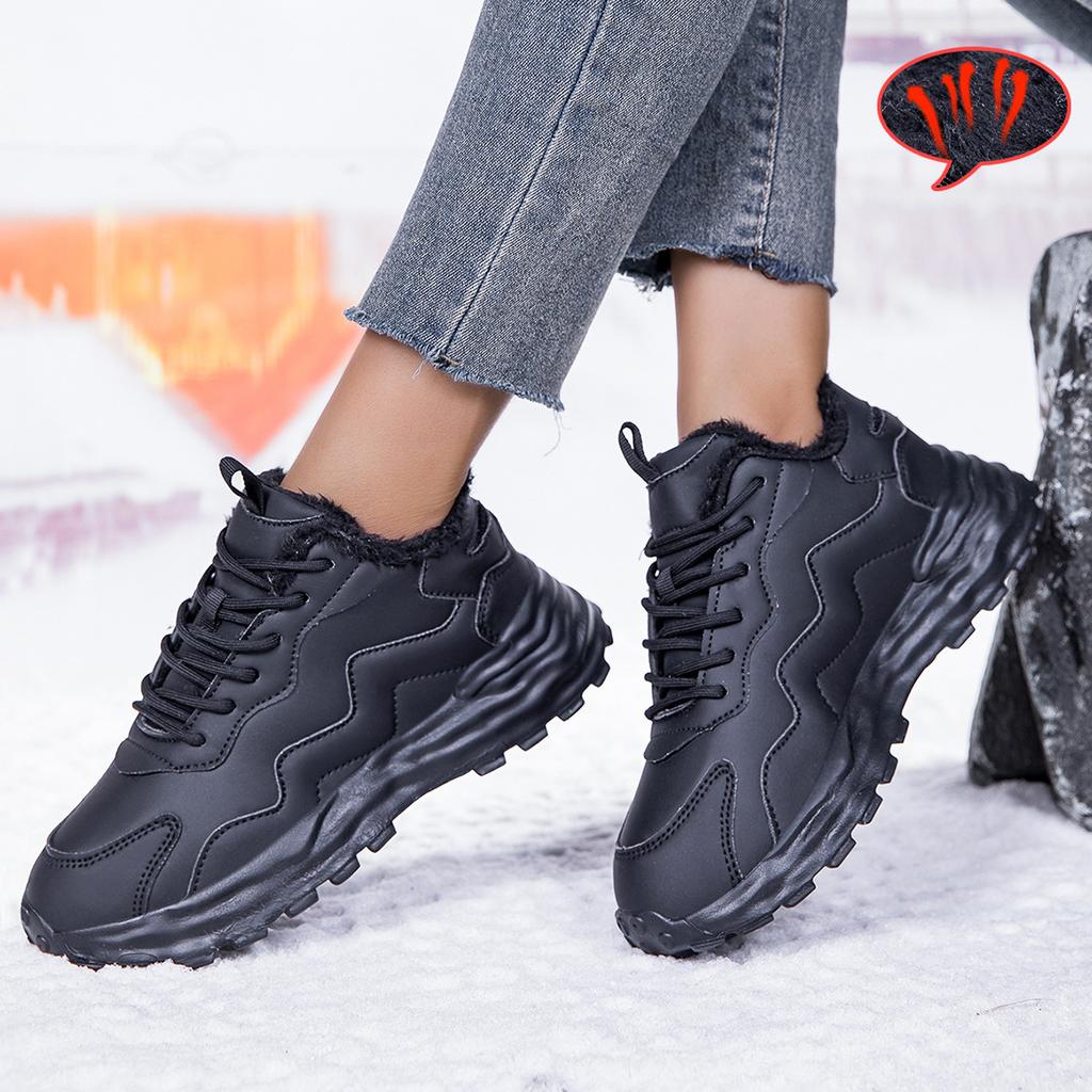 Nuove scarpe da papà nere autunnali e invernali da donna, piattaforma alla moda versatile con aumento di altezza, velluto che mette in mostra i piedi, scarpe sportive casual piccole