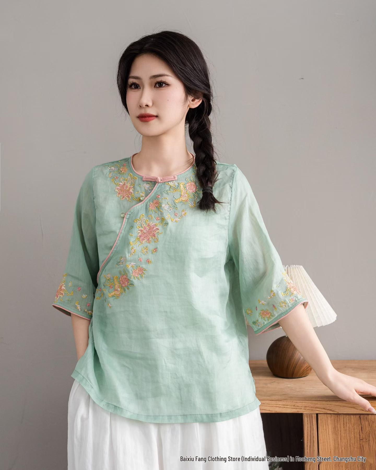 2026 Spring/Summer Women s National Style Embroidered Ramie Shirt with Oblique Lapel & Frog Buttons, Round Neck, Three-Quarter Sleeves One Size