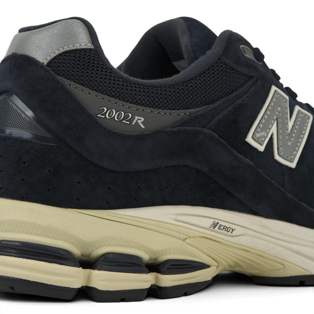 New Balance 2002R Eclipse Castlerock Sneakersy Unisex Czarne Srebrno-Metaliczne M2002RCA