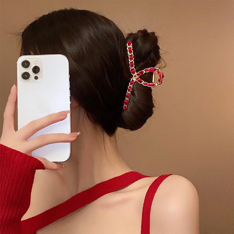 Elegant Retro Leather Hair Curler Clip - Small, Luxury, and Fashionable Hair Accessory