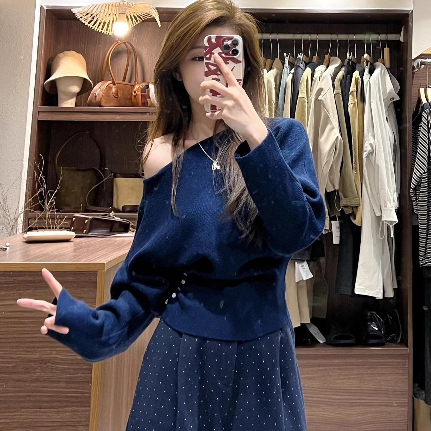 

Sweet and spicy red one-word shoulder diagonal neck knitted sweater women s autumn and winter waist off-the-shoulder soft waxy sweater one size fits all синій