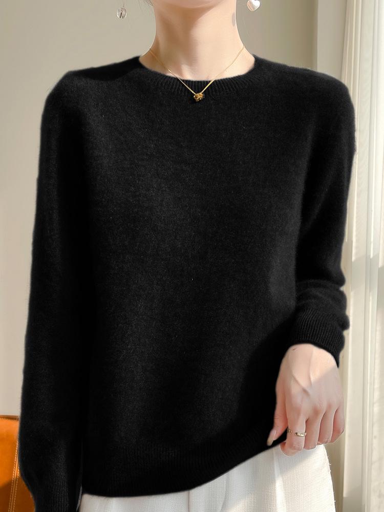 Women's Classic Round Neck Seamless Knitted Base Layer Sweater - Perfect for Autumn and Winter.