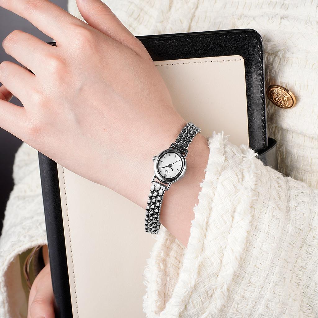 Small And Exquisite Oval Stainless Steel Strap Women'S Watch Niche High-Value Commuting Versatile Medieval Watch