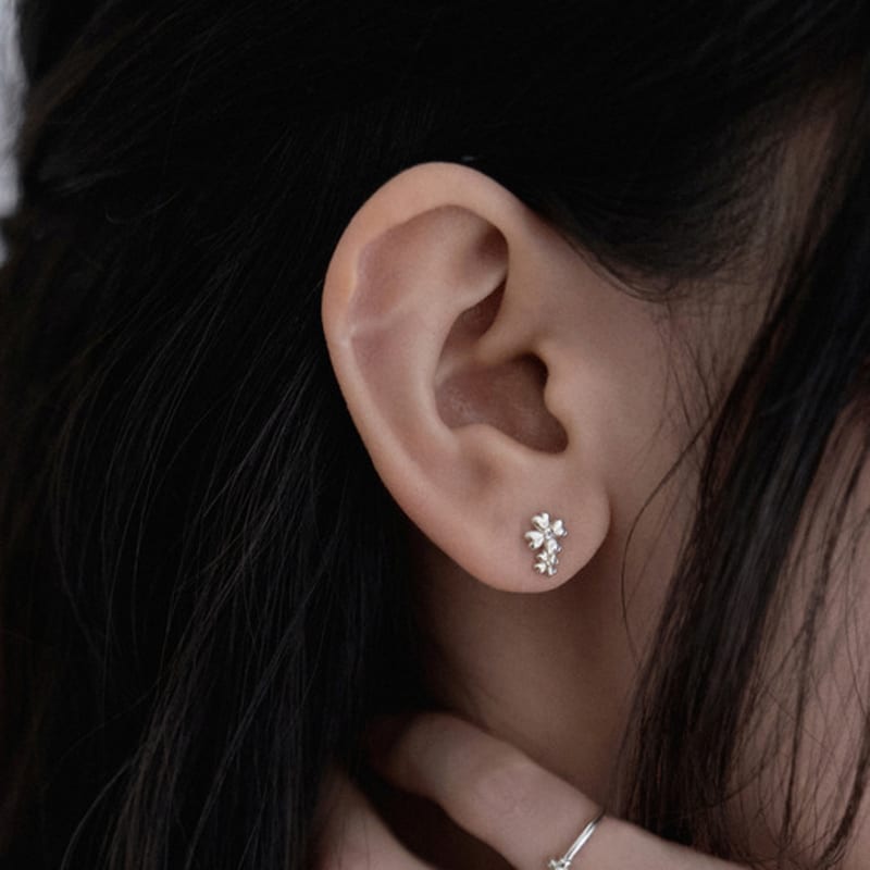 ANOTHER CELL Unity Clover Earring