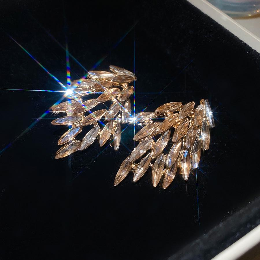 

Silver Needle Rhinestone Wing Earrings – Luxurious, Fashionable Studs for Women