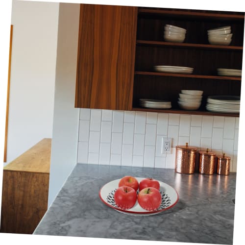 OUNONA Enamel Dish Drainer with Hollow Design, Kitchen Fruit and Vegetable Sink Tray, Lightweight and Durable, Retro Design