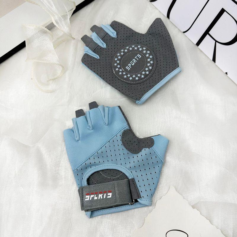 

Фитнес-перчатки женские дышащие из ледяного шелка с полупальцами спортивные велосипедные для велоспорта с гирями противоскользящие износостойкие оборудование для тренировок мужские летние 2401 Sports Half Finger Sky Blue M
