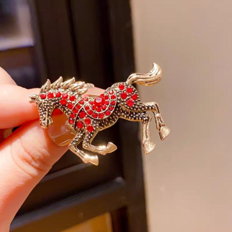 Classic Rhinestone Horse Brooches Year of The Horse Zodiac Animal Lapel Pins Jewelry Casual Metal Badge Pin for Women