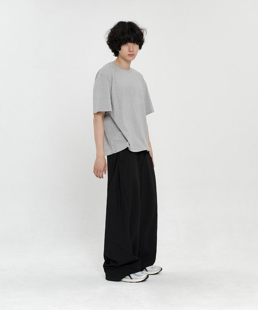 SIGNATURE Multi-Tuck Wide Slacks [Black Stripe]