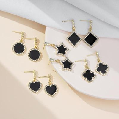 European & American Retro Black Enamel Heart Diamond Stud Earrings for Women