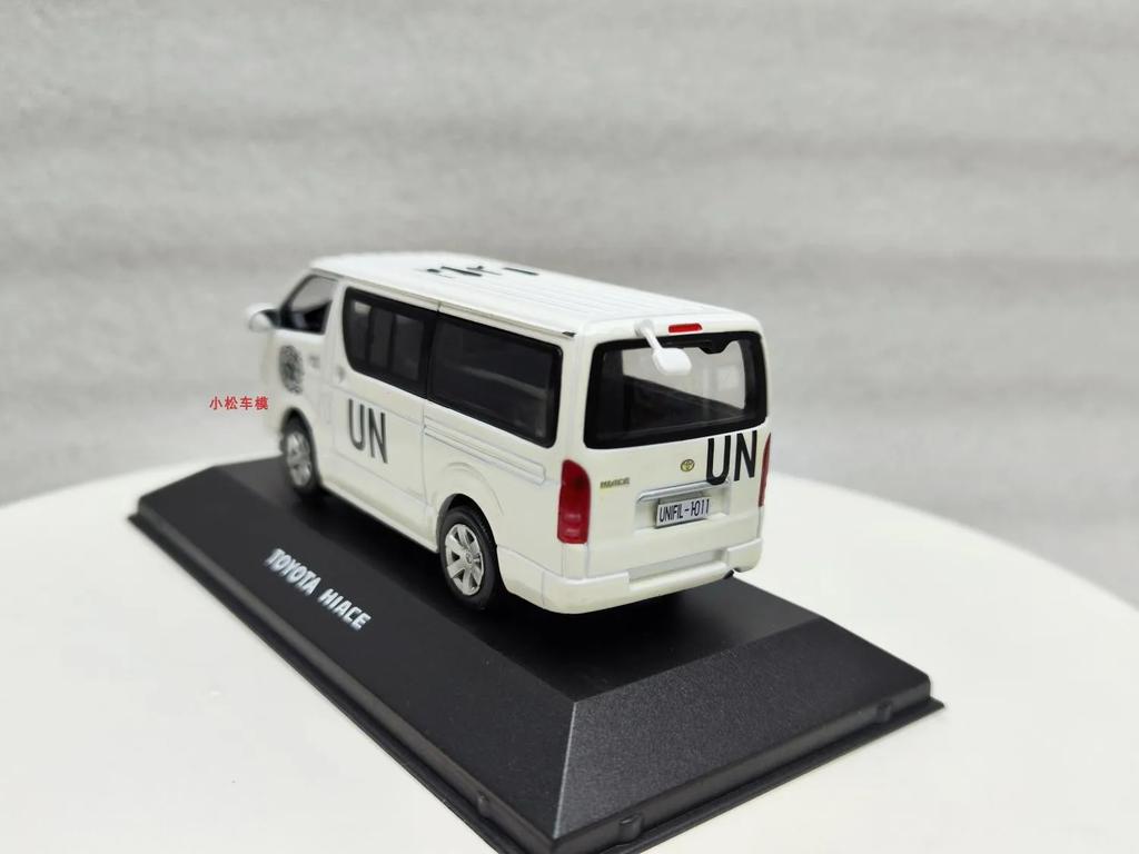 1:43 TOYOTA HIACE UN Alloy Car Model Simulation Diecast Collectible Ornaments Toys Children's Gifts