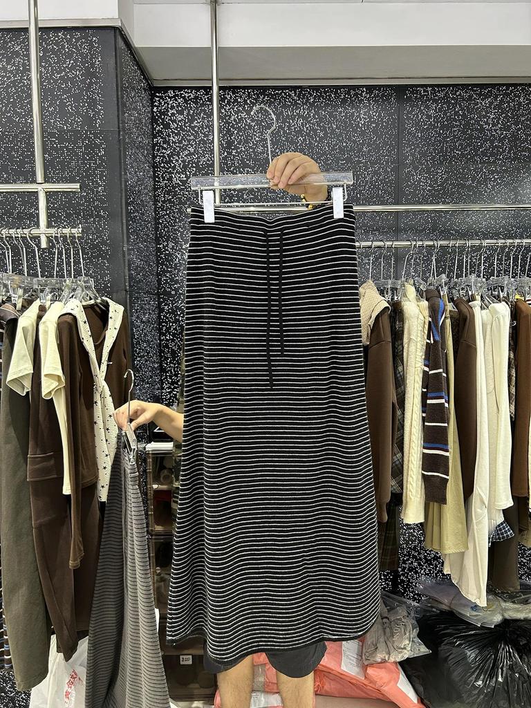 Women's Striped Knit Midi Skirt: High-Waisted, Elastic, Slimming, Back Slit, Perfect for Autumn and Winter.