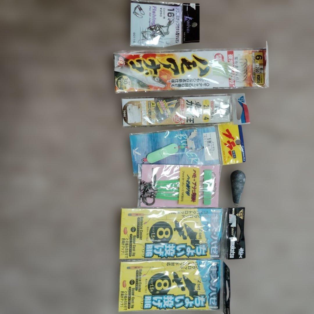 Used Gamakatsu Choi Throwing Rig No. 8 5 Pieces and Other Fishing Hooks and Weights