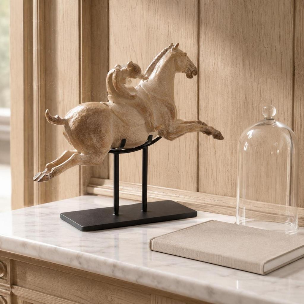 Scultura Cavallo Rampante Finitura Testurizzata Statua su Supporto Aspetto Intagliato Decorazione per la Casa