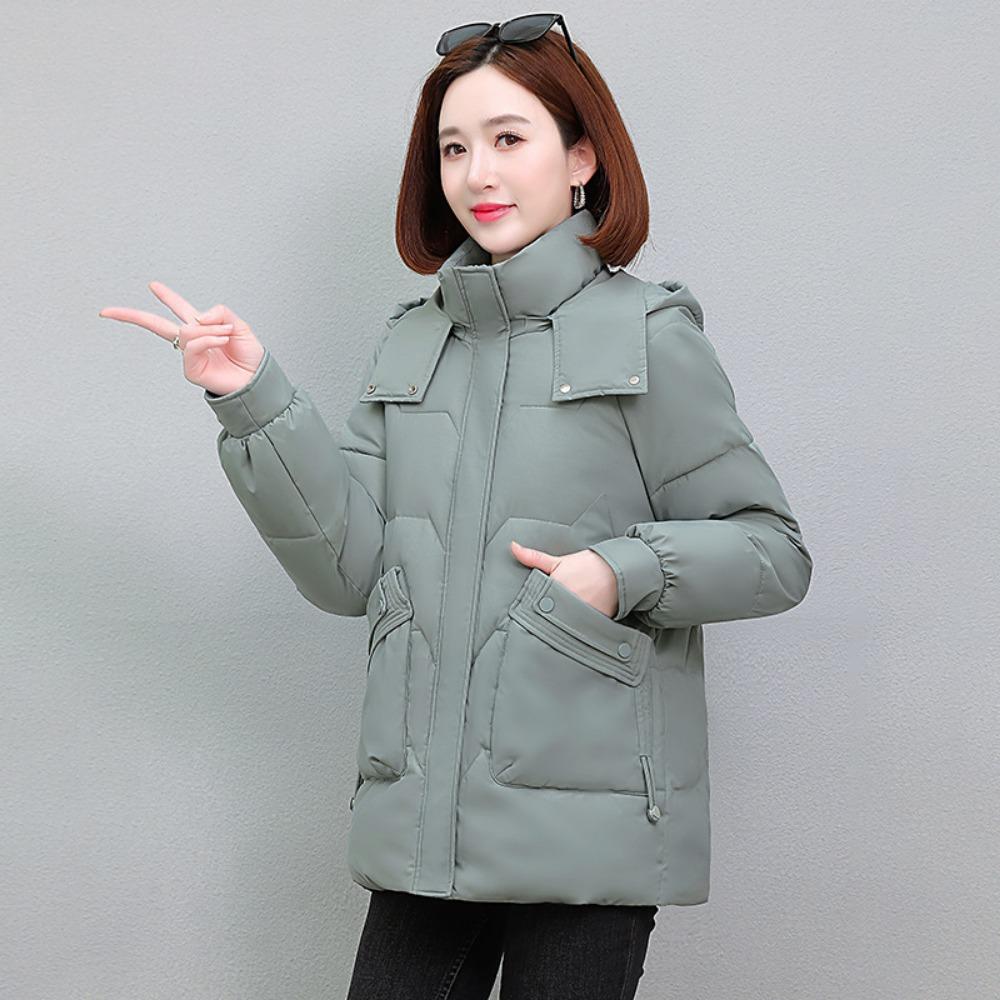 A new type of short and thick down cotton-padded jacket for women in winter, a warm cotton-padded jacket for middle-aged and elderly people