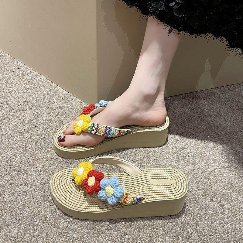 Versatile slippers women's thick-soled slope heel cool slippers seaside beach shoes women's outer wear 2025 summer new
