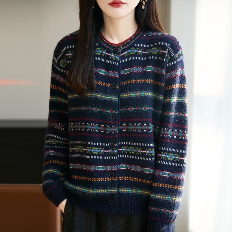 Vintage Flowered Blouse As An Inner Layer for Autumn and Winter. A Stylish and Ethnic Knit Coat for A Laid-back and Versatile Look.