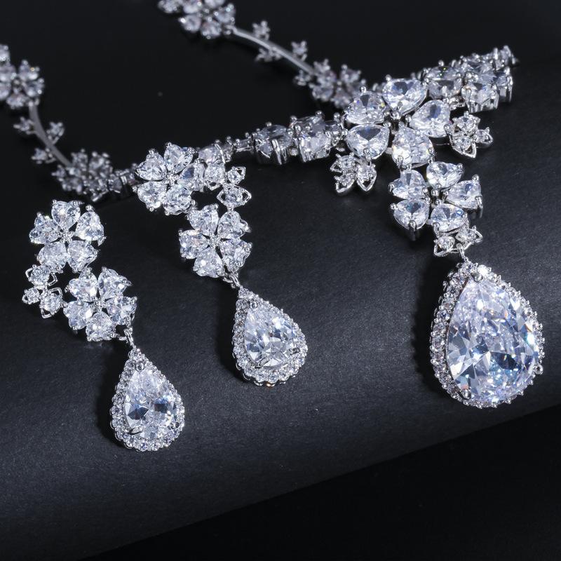 

Свадебный комплект украшений, Гипоаллергенный комплект с суперблестящей циркониевой цепочкой, Женский циркониевый комплект.