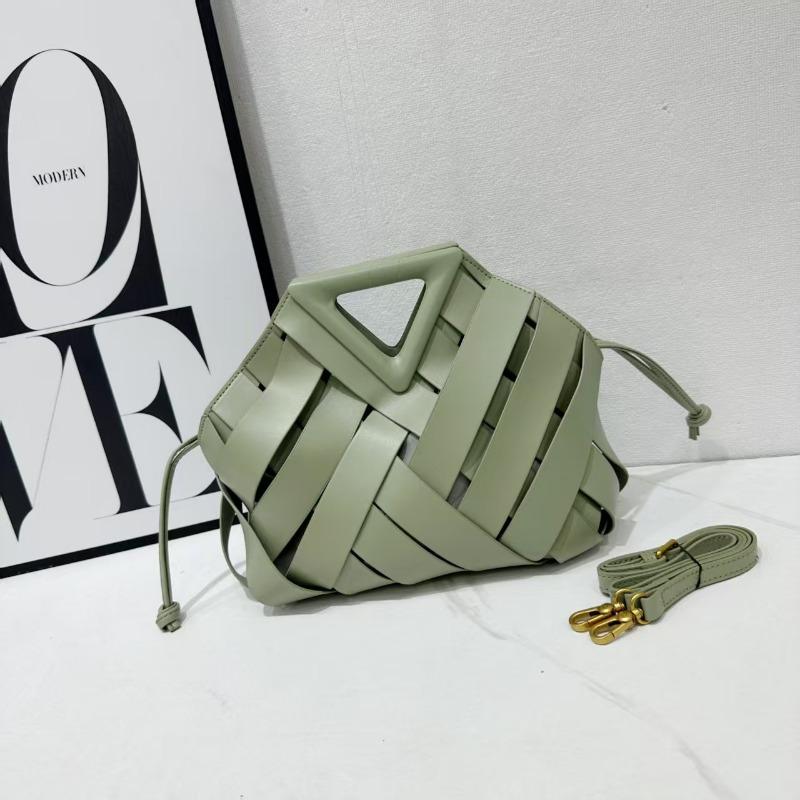 Nova cesta de vegetais bolsa feminina tecida triângulo invertido fivela magnética bolsa gaiola de pássaro bolsa de mão tiracolo mensageiro