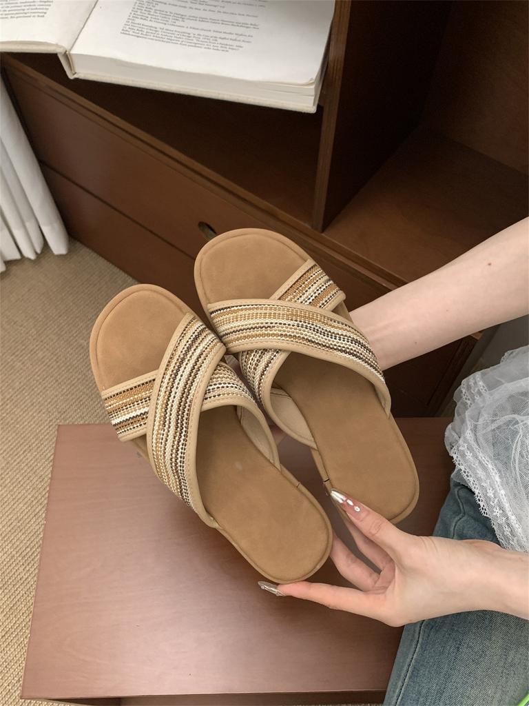Flat Bottom Niche Cross with Cool Slippers Women's Outerwear 2025 New Summer Versatile Soft Sole with Skirt Beach Sandals