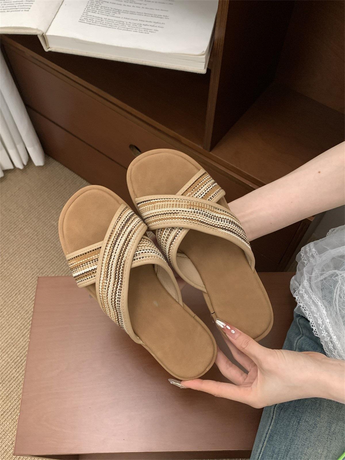 

Flat bottom niche cross with cool slippers women s outerwear 2025 new summer versatile soft sole with skirt beach sandals 40