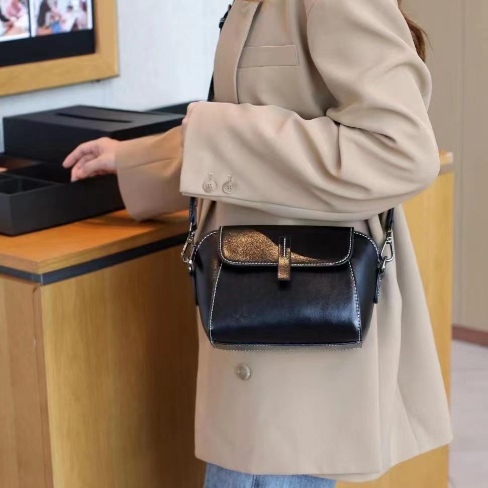Bolsa Transversal Retro Feminina em Couro Genuíno - Elegante, Versátil, Pequena Bolsa de Couro para Ombro para o Dia a Dia.