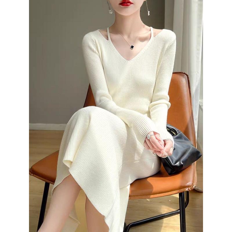 2025 Autumn/Winter Elegant Slim-Fit V-Neck Wool Knit Dress