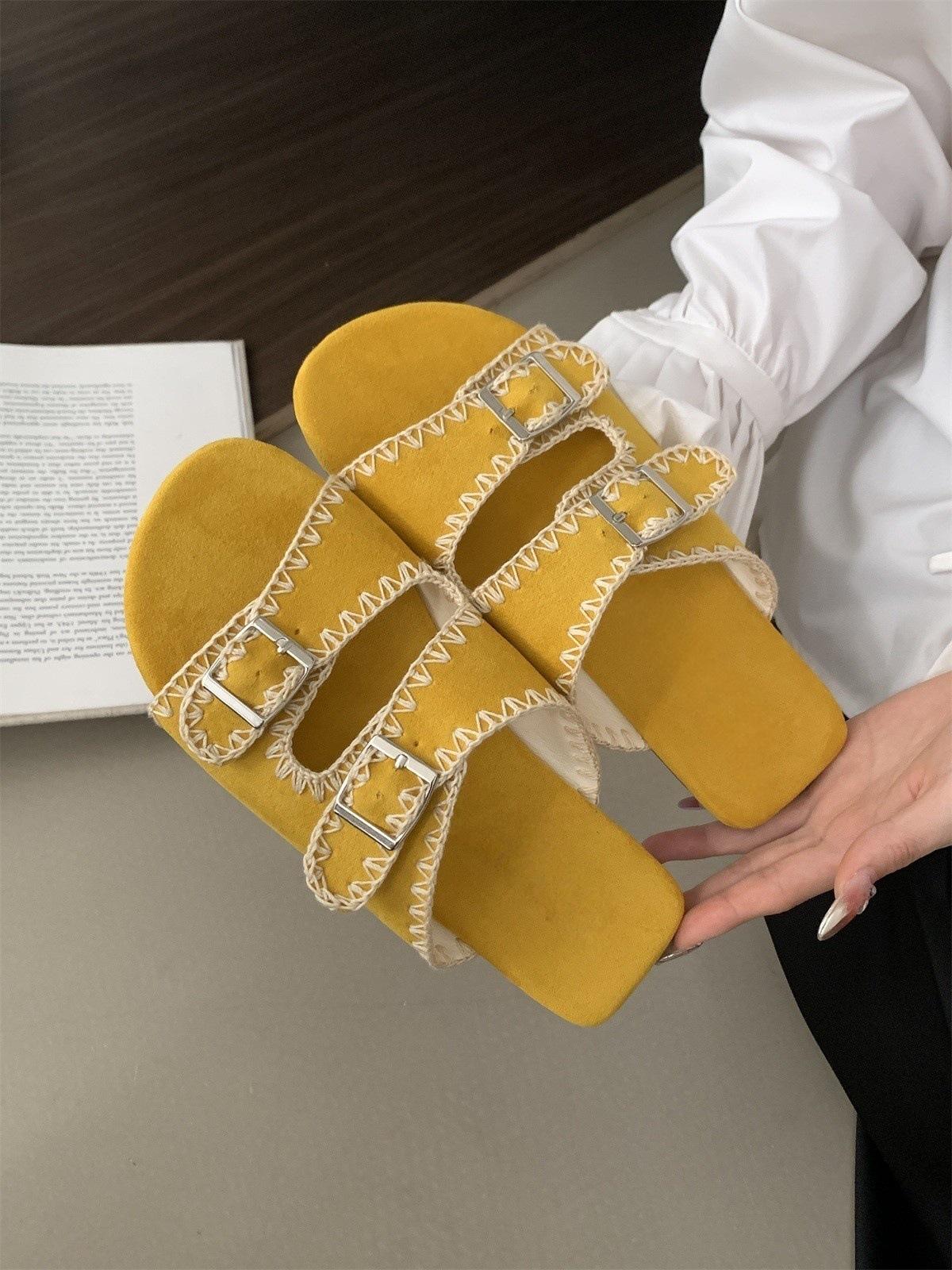 

Flat-bottomed fashion outer wear belt buckle cool slippers women s shoes 2025 new summer outer wear yellow beach sandals 40