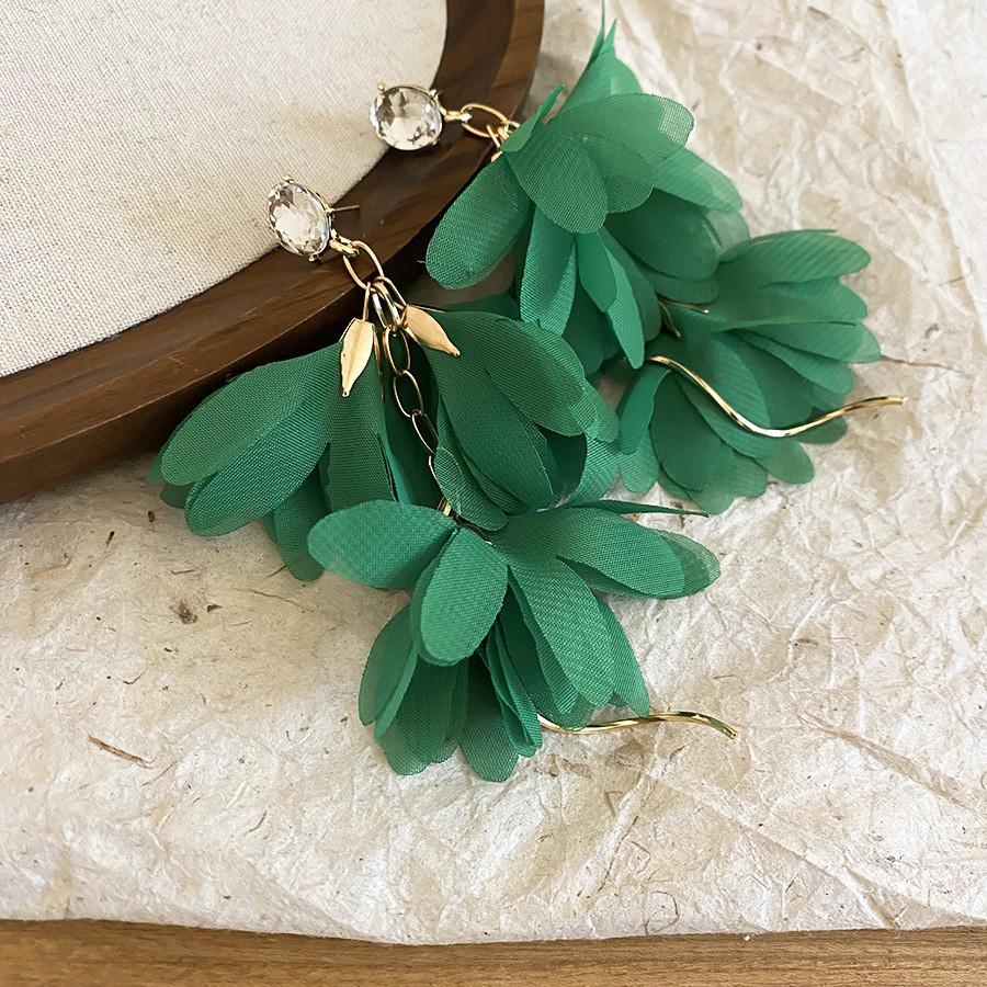 Silberne Schmetterlings- und Perlenohrringe - Elegante Sommermode für Frauen