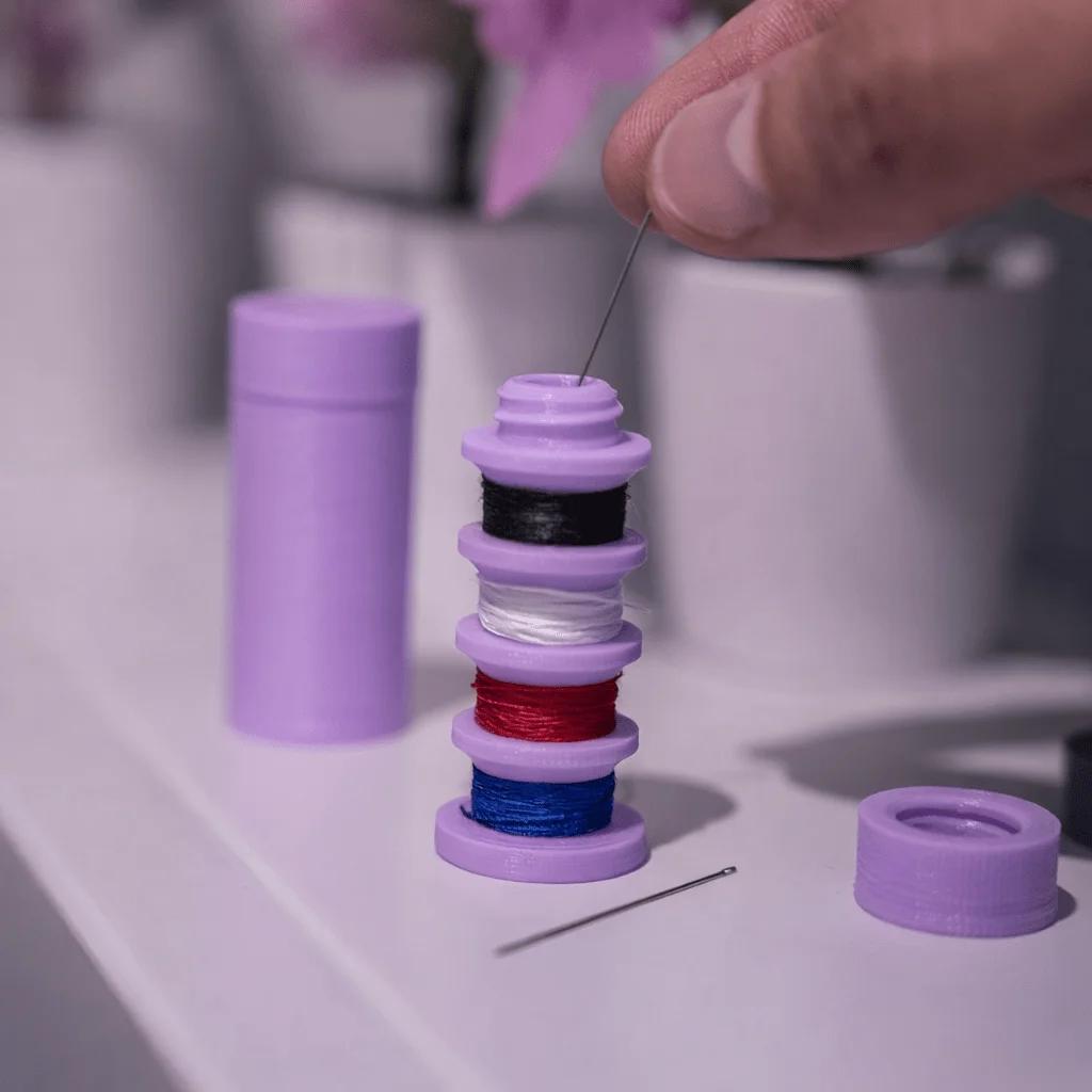 Keychain Portable Sewing Kit, Mini Sewing Set for Clothes & Buttons Mending, Sewing Storage Bag