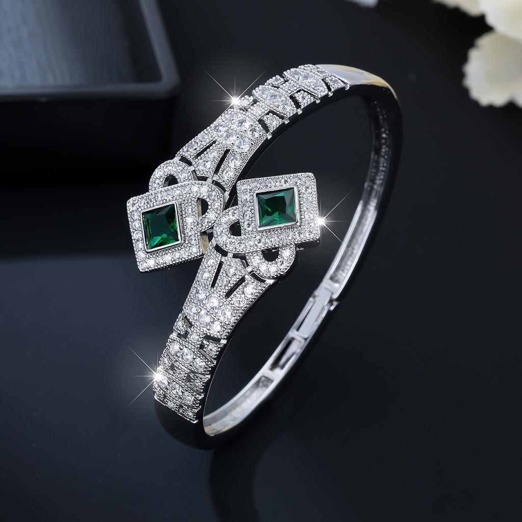 New High-end Super Flash Zircon Square Emerald Bracelet