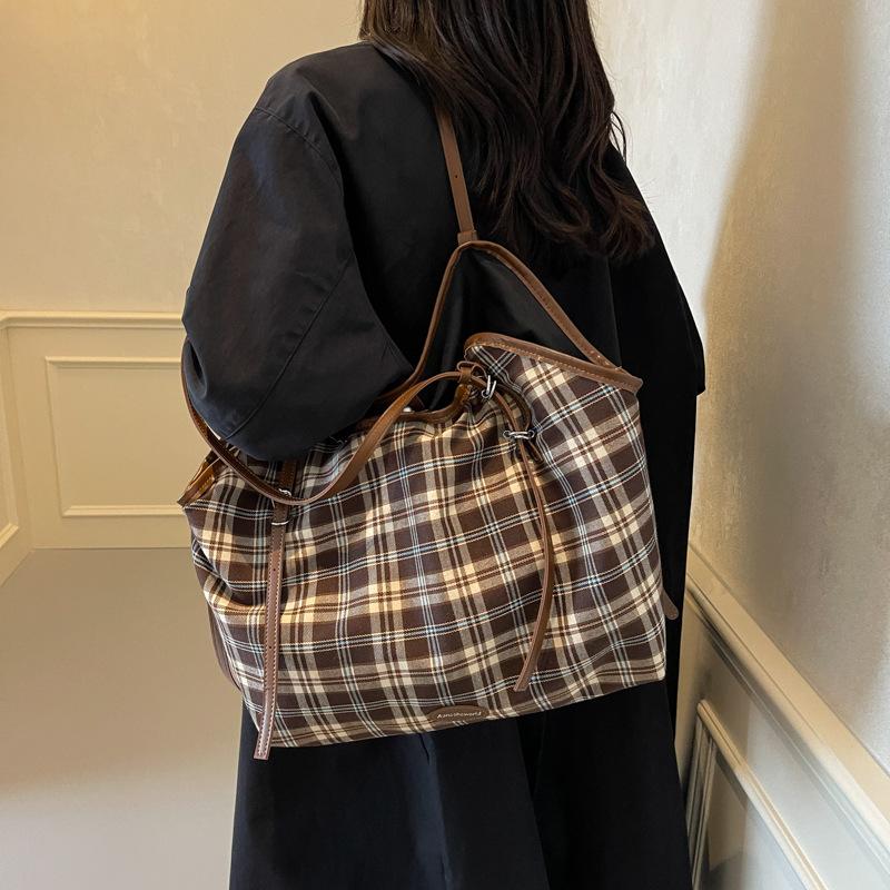 Клетчатая сумка-тоут большой емкости женская сумка через плечо сумка через подмышку — фото 5