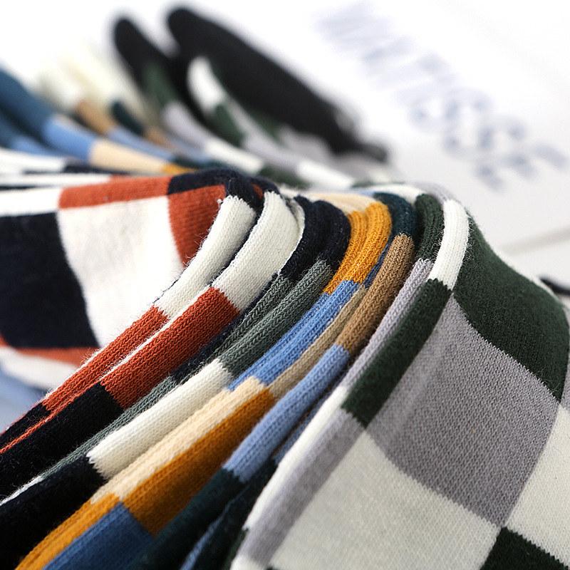 5 paia/pacco Calzini da uomo Calzini a griglia colorati Calzini casual da lavoro Calzini in cotone pettinato di alta qualità Calzini da uomo alla moda Calzini da uomo