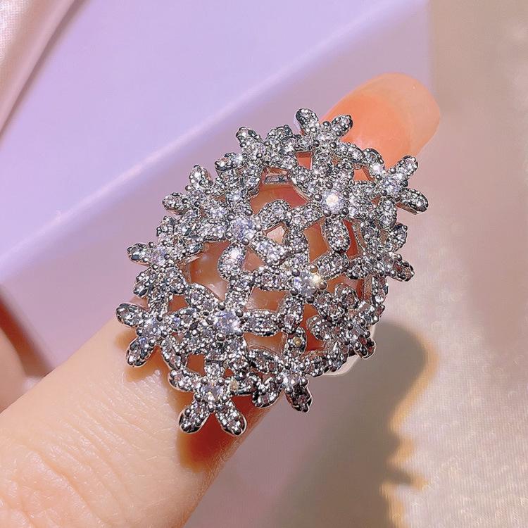 Cool Style High class Niche Design Fashion Flowers Full of Exquisite Diamond Zircon Womans Ring