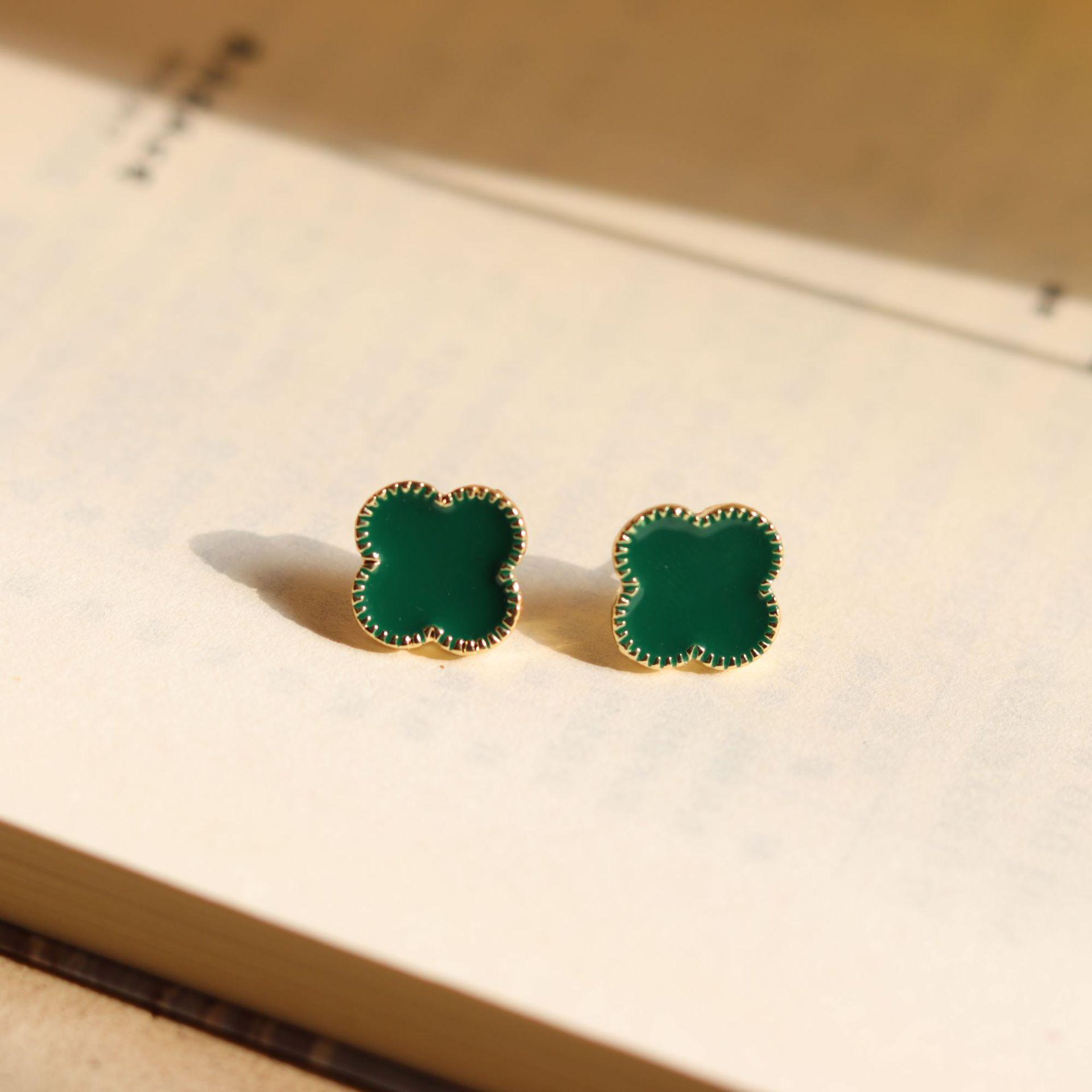 

Капающее масло Четырехлистный клевер Простые Легкая роскошь Серьги Маленькие Ароматные серьги Офисный темперамент Уникальные Сто с Женские серьги