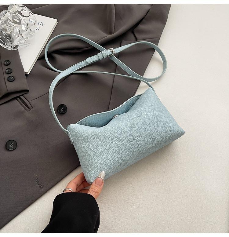

Large capacity messenger bag 2025 spring new fashion versatile high sense simple casual women commuter shoulder bag