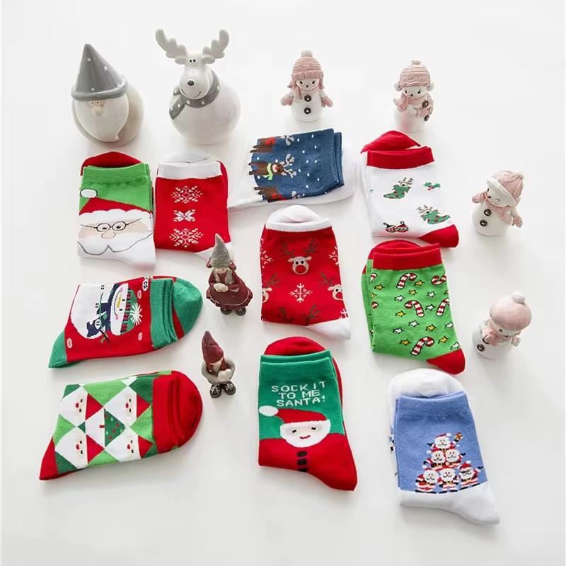 4 Pairs Men Women Christmas Printed Socks Cartoon Snowman Gingerbread Man Reindeer Santa Claus Suitable All Seasons Casual Socks
