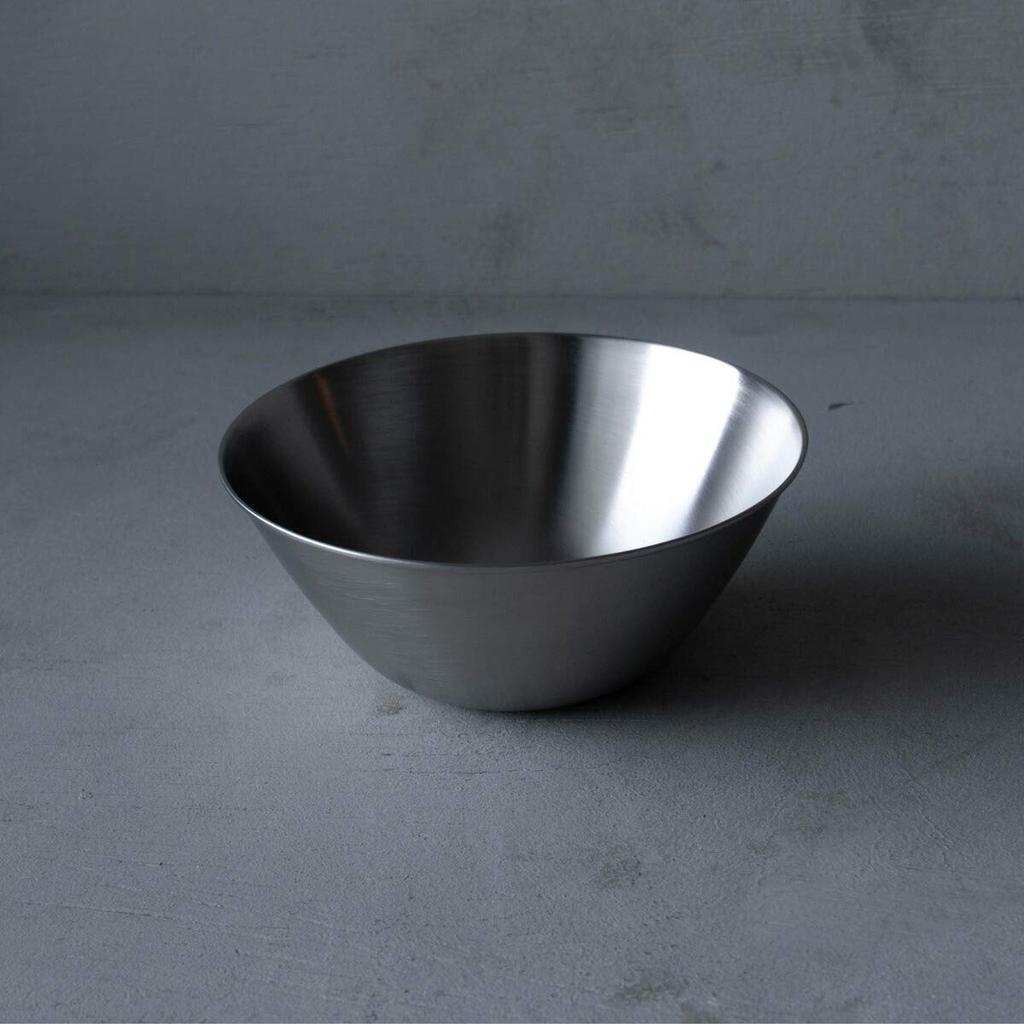 Sori Yanagi Stainless steel bowl designed based on the opinions of cooking experts and housewives Tsubame Sanjo Stainless steel bowl 19cm Designed to