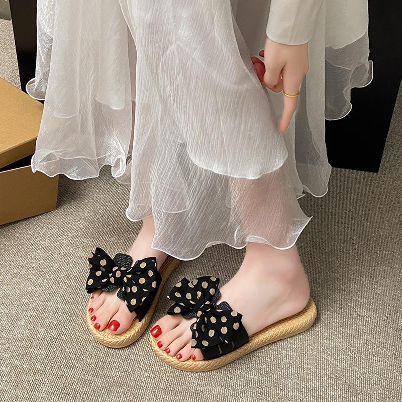 New Style Women's Shoes Fashionable Anti-slip and Wear-resistant Beach Flip-flops