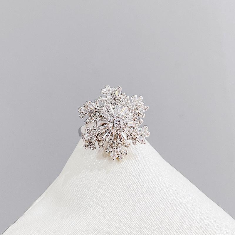 Adjustable Rotating Snowflake Ring for Women: Fashionable Influencer-Inspired Index Finger Ring