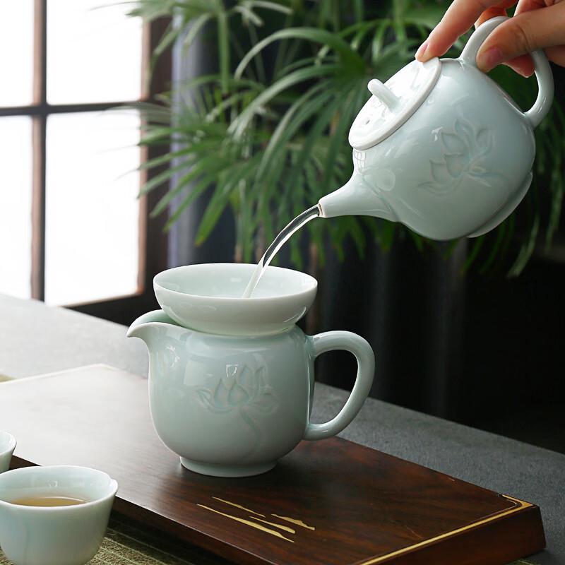 Chinese Ceramic Lotus Theme 10-Piece Tea Set