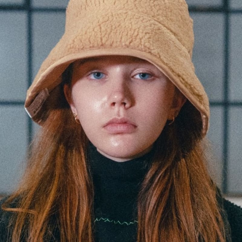 

SLEEPYSLIP [unisex]FUR REVERSIBLE BEIGE BUCKET HAT free