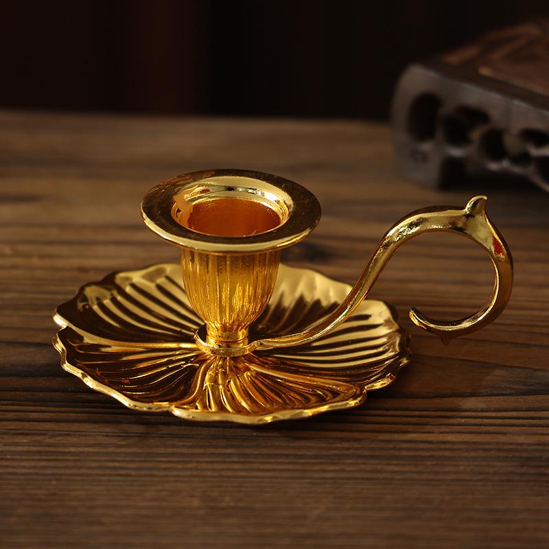Retro Metal Taper Candle Holder European Retro Handheld Small Candlestick Crafts Bronze Table Candle Holder Home Decor