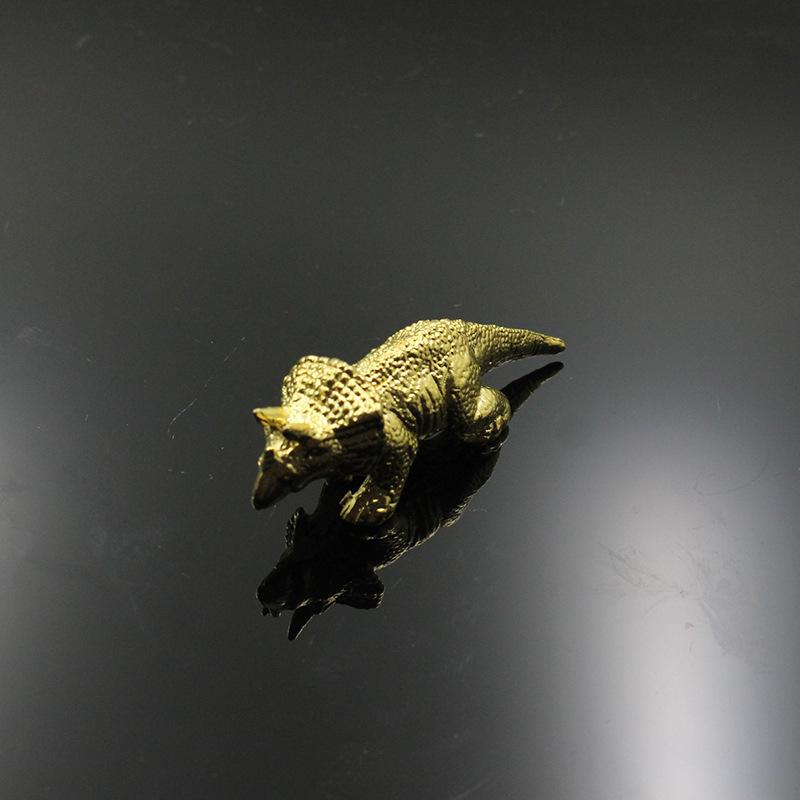 

Random Color Antique Brass Dinosaur Figurines Tyrannosaurus Spinosaurus Triceratops Vintage Copper Ornaments Tea Pet Decoration