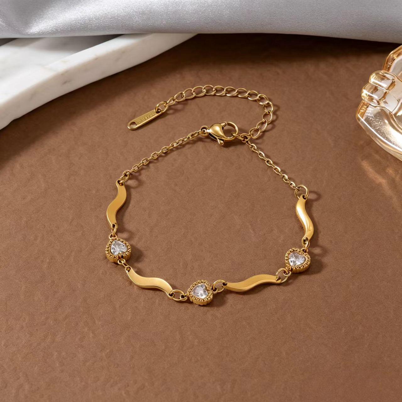 Heart-Shaped Gemstone Wave Bracelet: High-End 18K Gold Jewelry for Women, European & American Design 18K