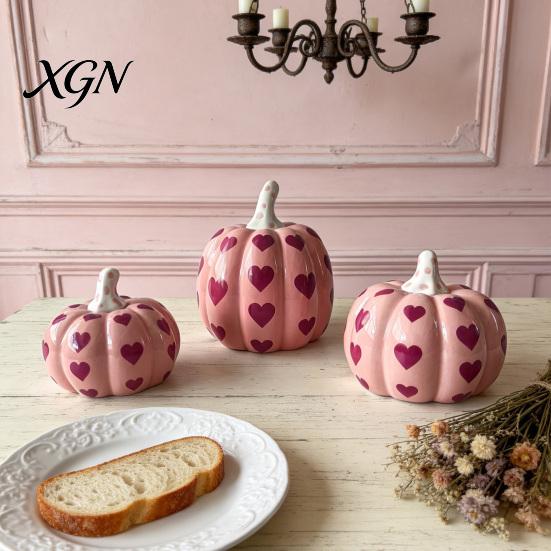 Valentine Day Home Decor Pink Ceramic Pumpkin with Heart Pattern, Artificial Figurine, Seasonal Interior Decorations Fall Tabletop Ornaments