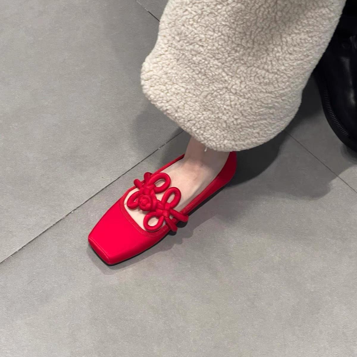 

Новые китайские кожаные красные туфли Мэри Джейн одинарные женские весенние с узлом на мягкой подошве женские туфли на плоской подошве балетки 40 чёрный