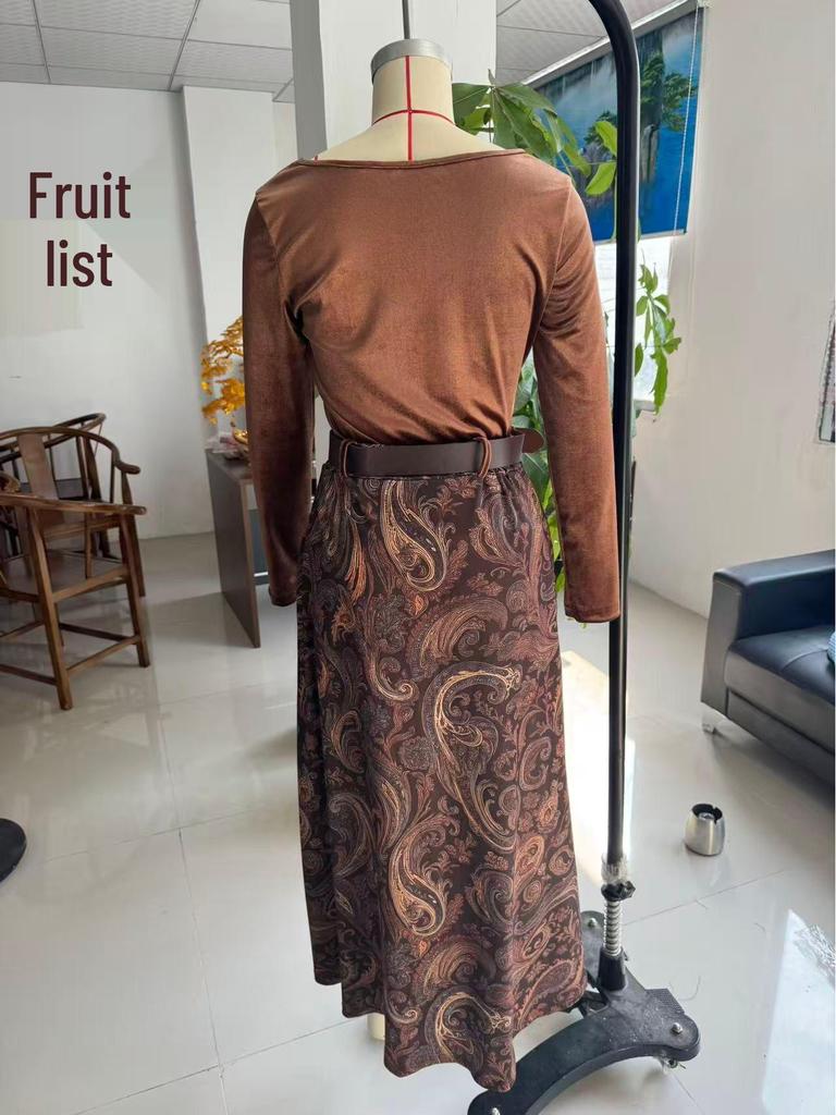 2025 European & American Slim Fit Top & Elegant Retro Print Long Skirt Set with Belt